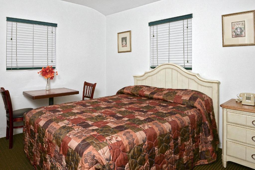 Shell Motel Hollywood