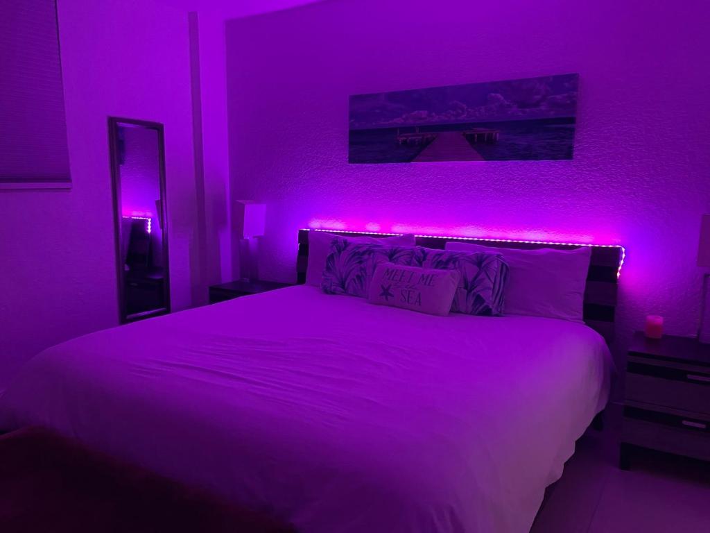 Beautiful penthouse condo with stunning views of both ocean and city