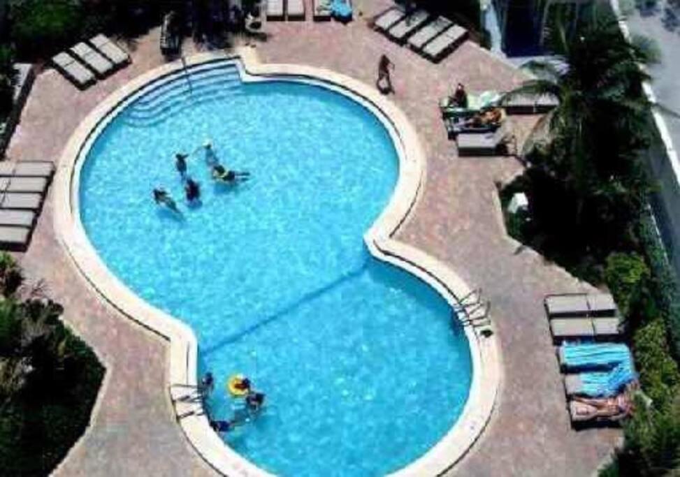 Beautiful penthouse condo with stunning views of both ocean and city