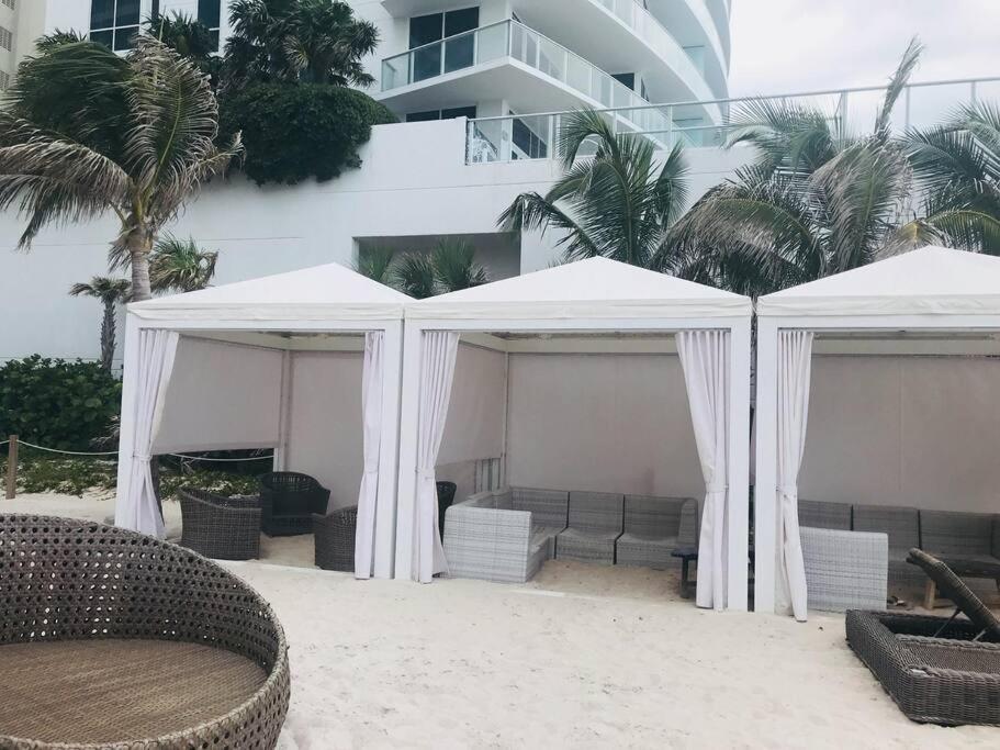 Beautiful penthouse condo with stunning views of both ocean and city