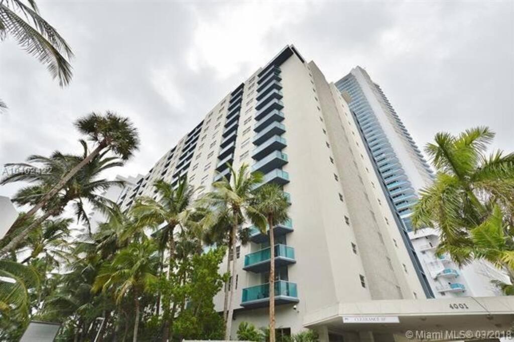 Beautiful penthouse condo with stunning views of both ocean and city