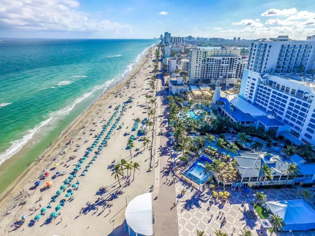 Renovated studio w ocean views boardwalk steps