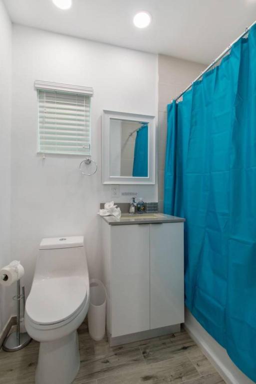 Renovated studio w ocean views boardwalk steps