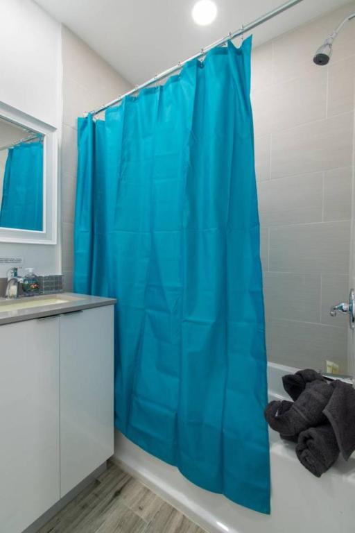 Renovated studio w ocean views boardwalk steps