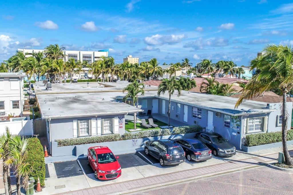 Renovated studio w ocean views boardwalk steps