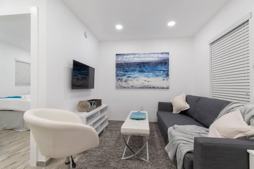 Renovated studio wocean view boardwalk steps