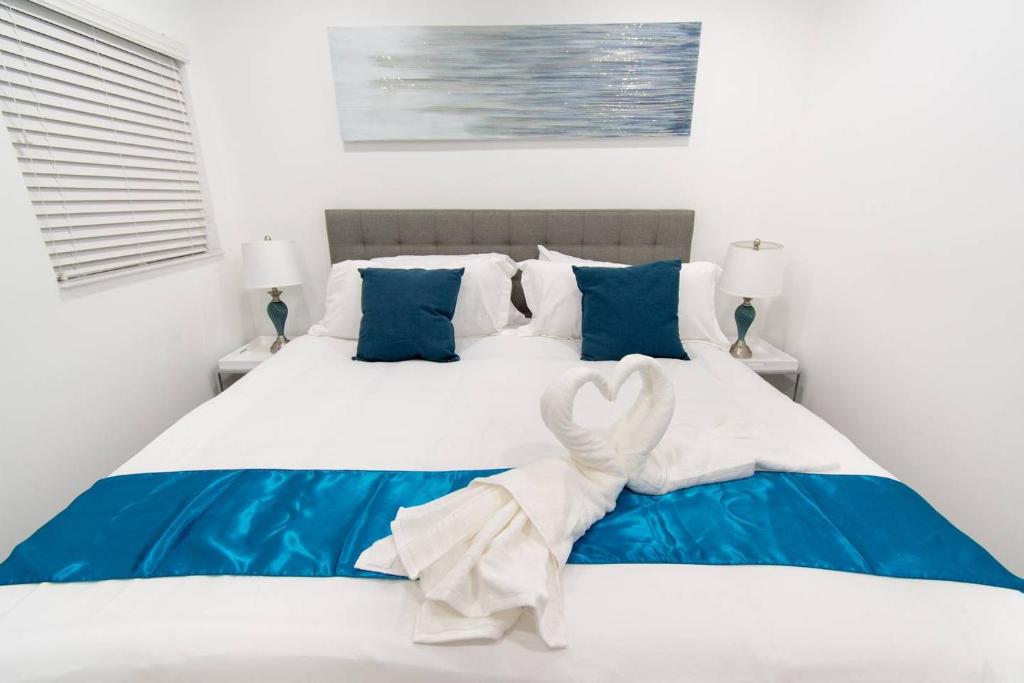 Renovated studio wocean view boardwalk steps