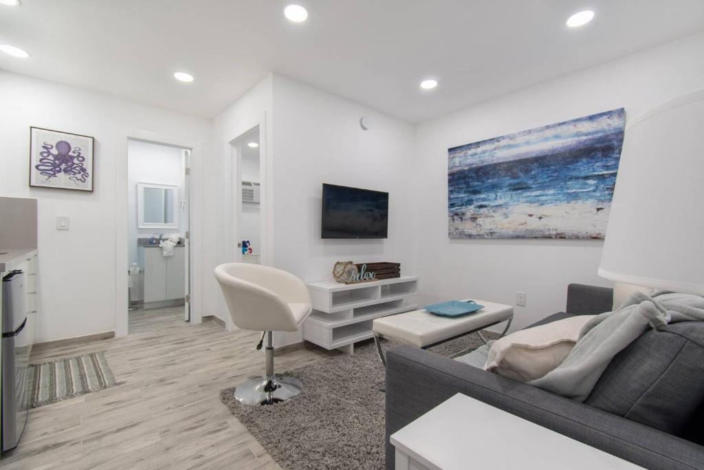 Renovated studio wocean view boardwalk steps