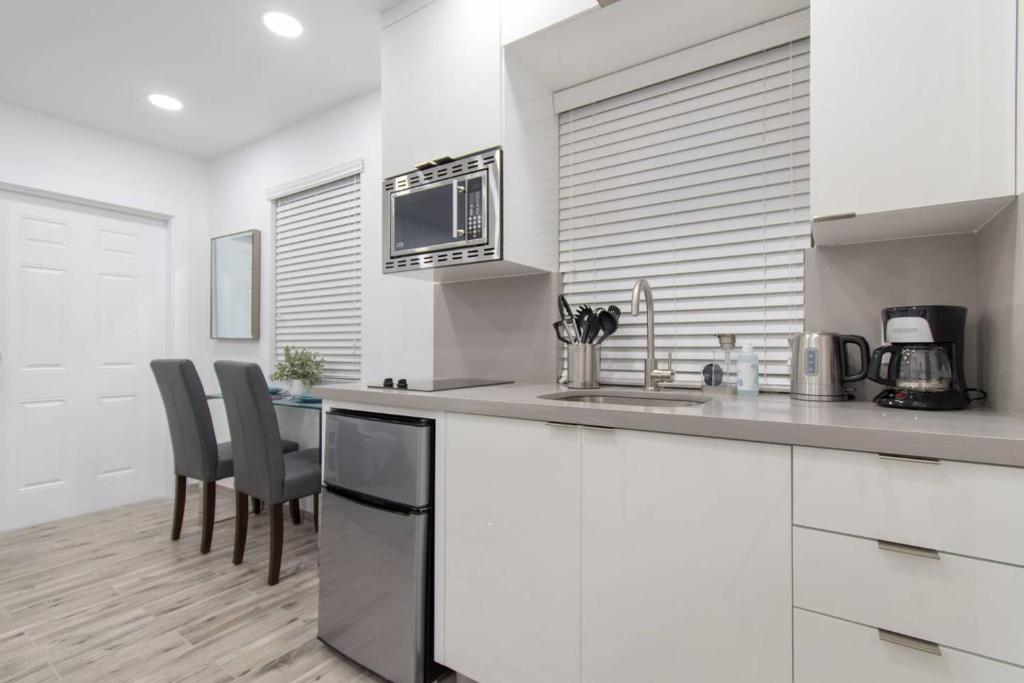 Renovated studio wocean view boardwalk steps