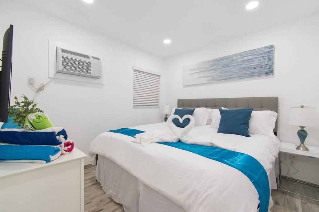 Renovated studio wocean view boardwalk steps