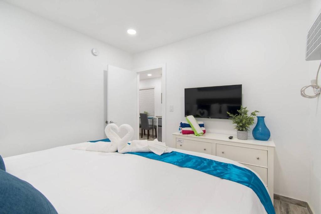 Renovated studio wocean view boardwalk steps