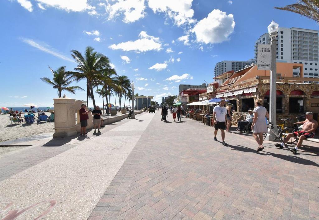 Renovated studio wocean view boardwalk steps