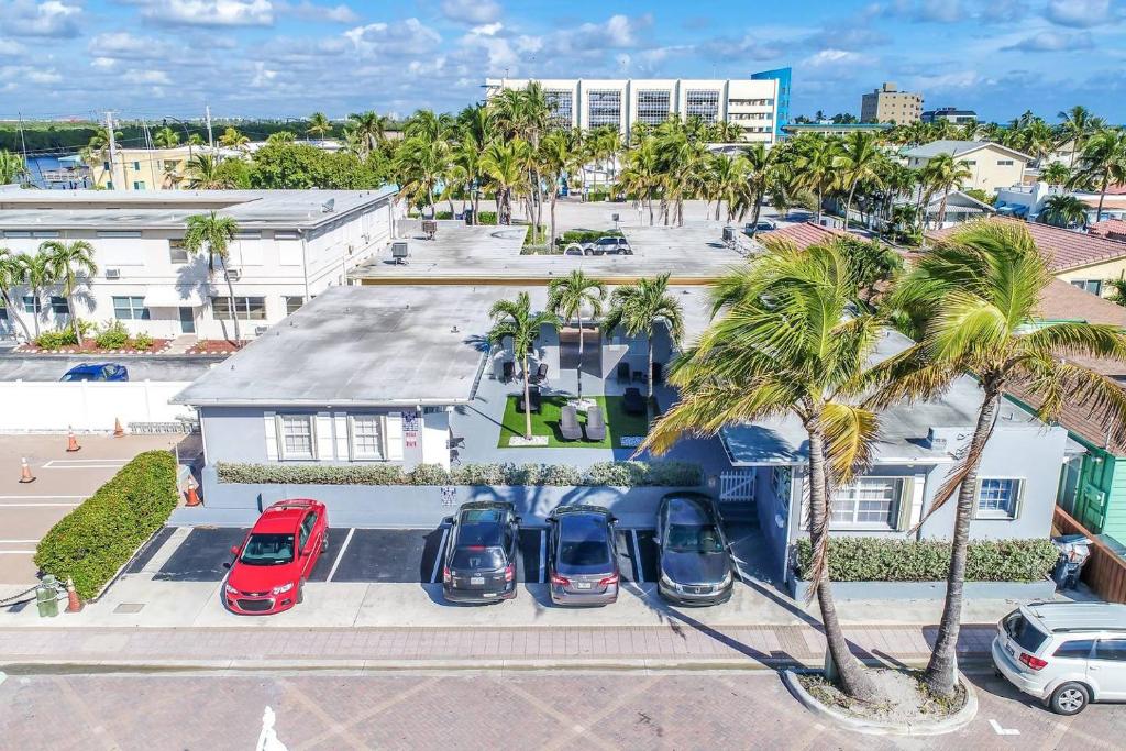 Modern apartment wking bed beach views