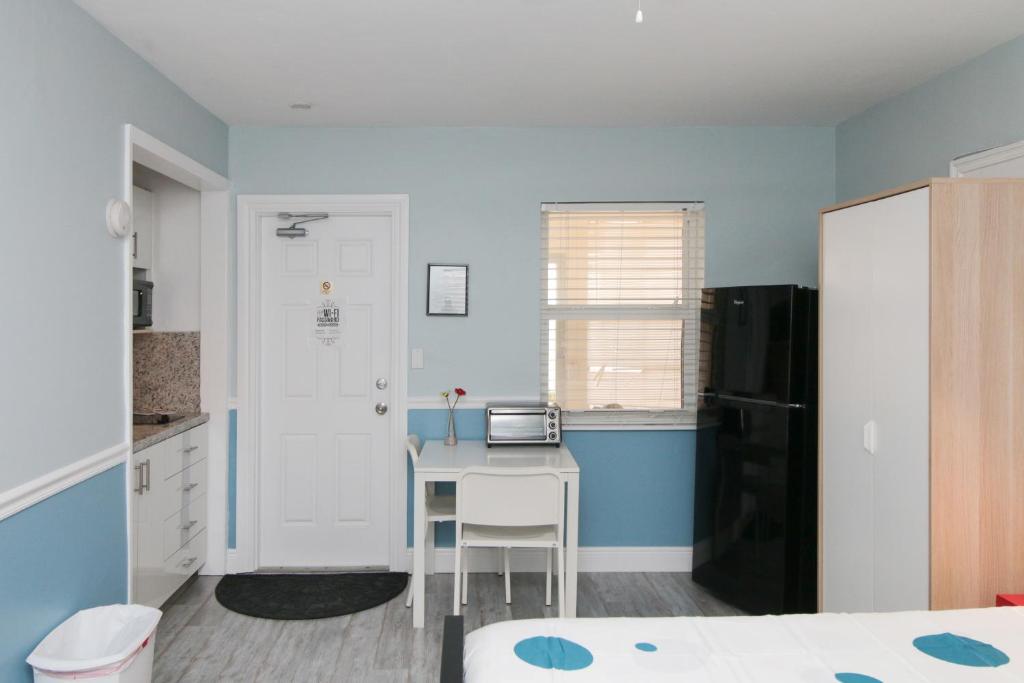 The Dolphin Hollywood