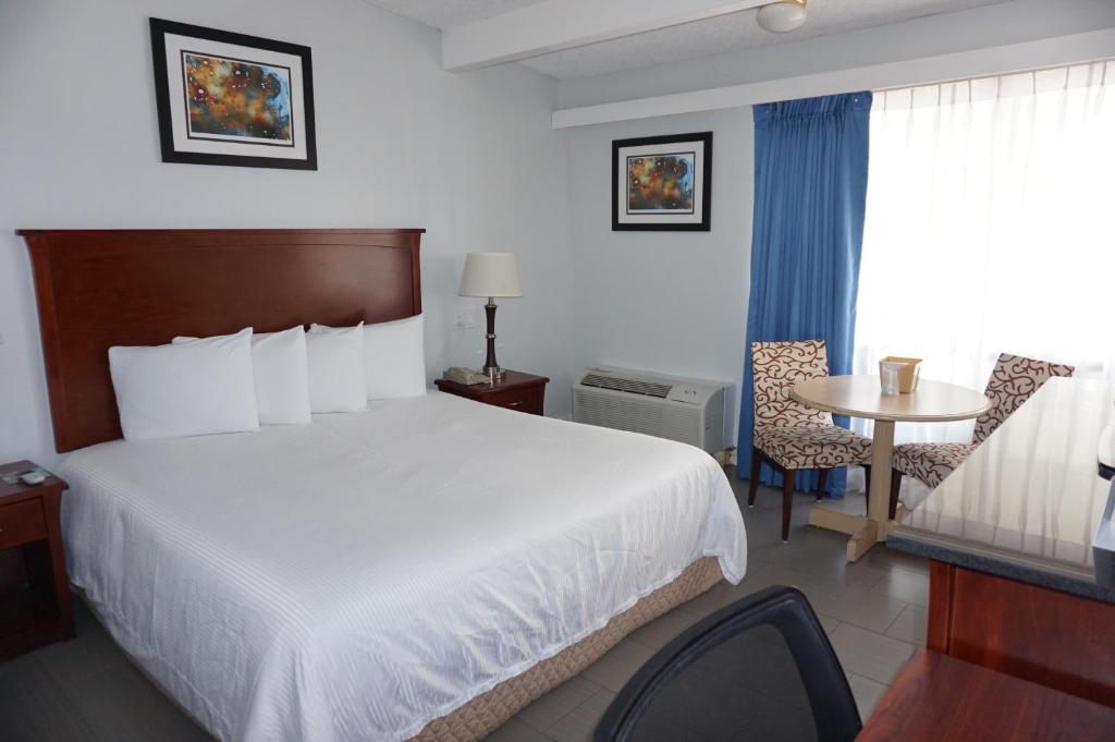 The Hollywood Gateway Inn