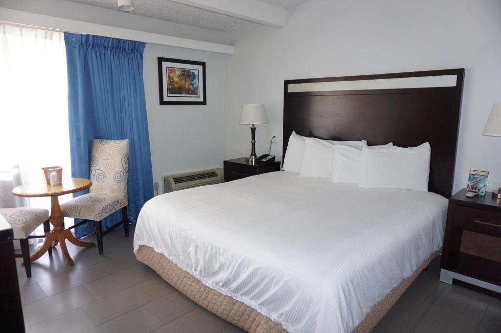 The Hollywood Gateway Inn