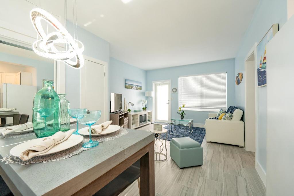 The Surf Hollywood Beach