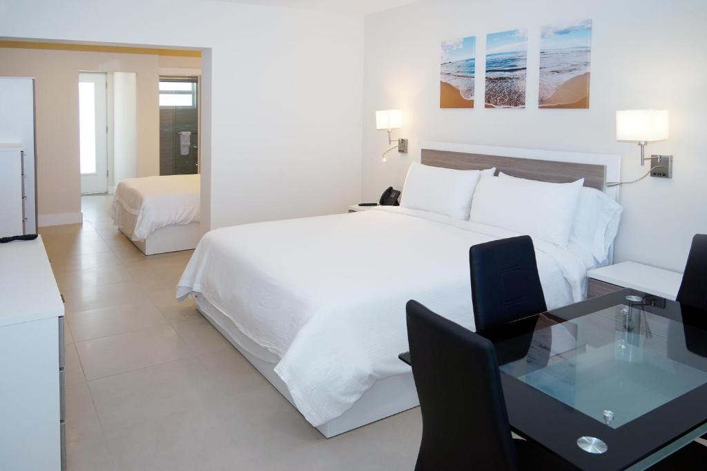 Diane Oceanfront Suites