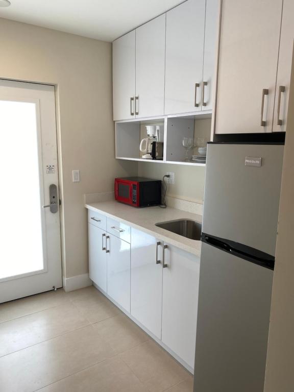 Diane Oceanfront Suites