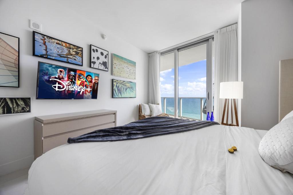 Ventur Beachfront Luxe Condo - Lyfe Beach Resort