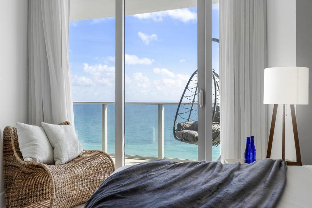 Ventur Beachfront Luxe Condo - Lyfe Beach Resort