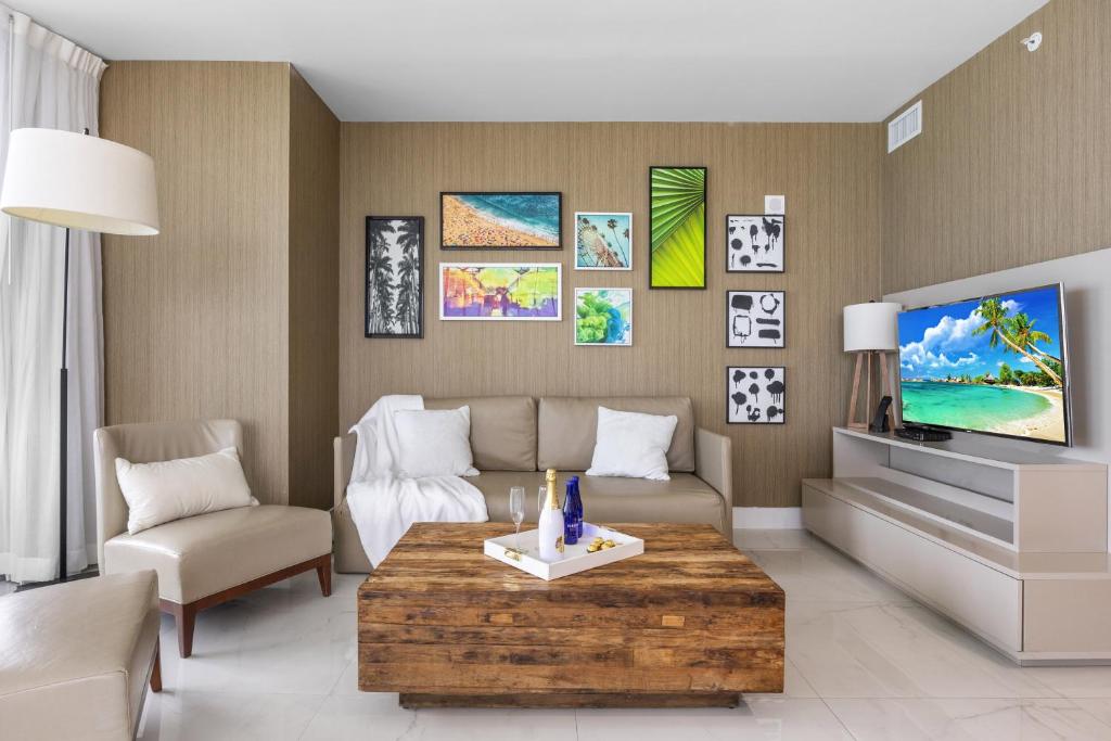 Ventur Beachfront Luxe Condo - Lyfe Beach Resort