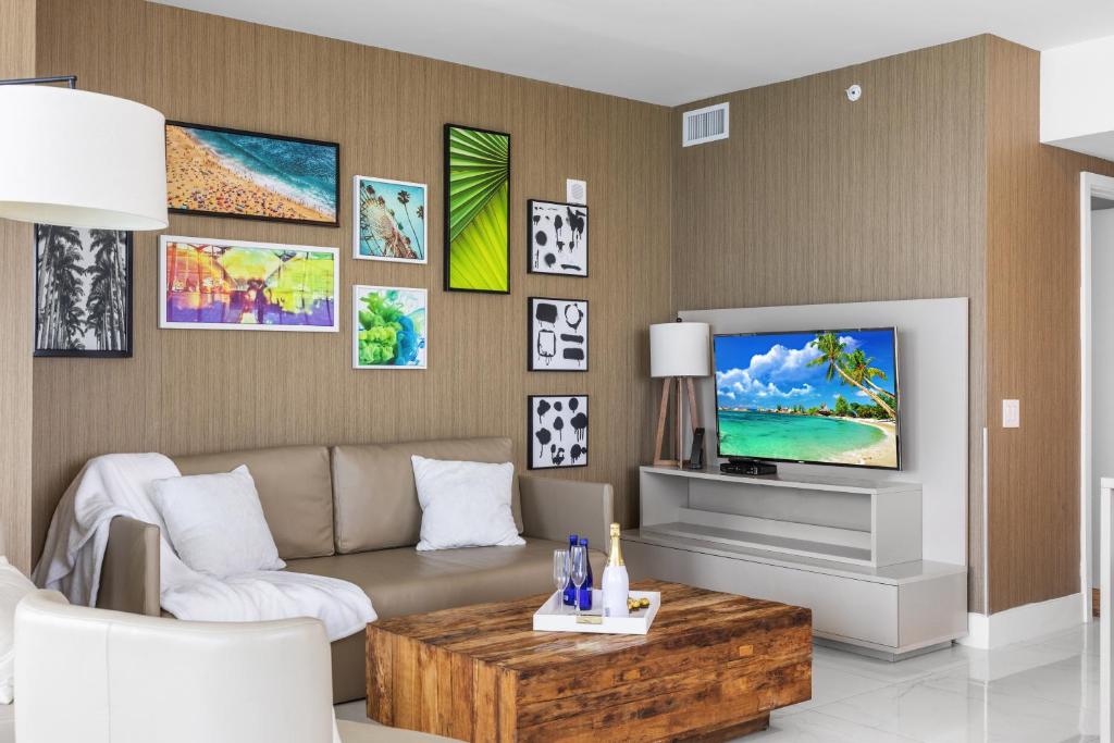 Ventur Beachfront Luxe Condo - Lyfe Beach Resort