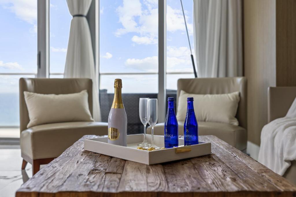 Ventur Beachfront Luxe Condo - Lyfe Beach Resort