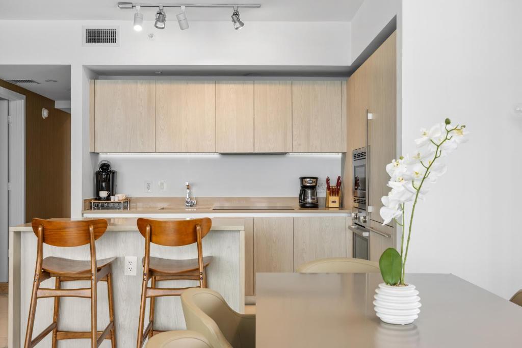 Ventur Beachfront Luxe Condo - Lyfe Beach Resort