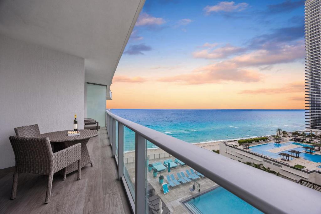 Ventur Luxe Condo l Oceanview - Gym, Beach Access