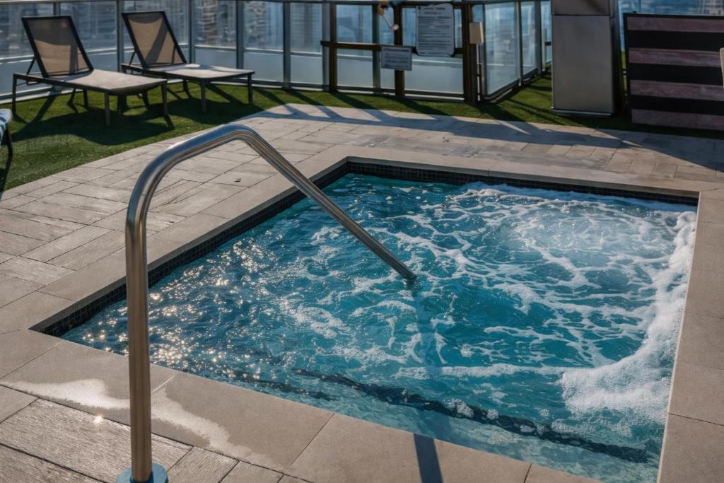 Ventur Luxe Condo l Oceanview - Gym, Beach Access