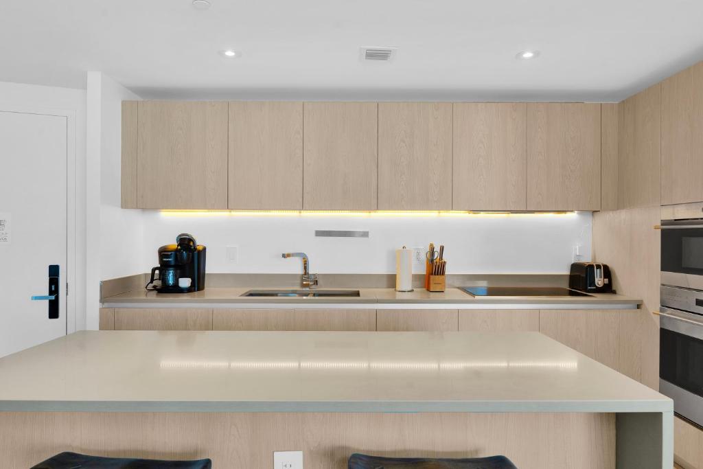 Ventur Luxe Condo - Oceanview - Gym, Beach Access