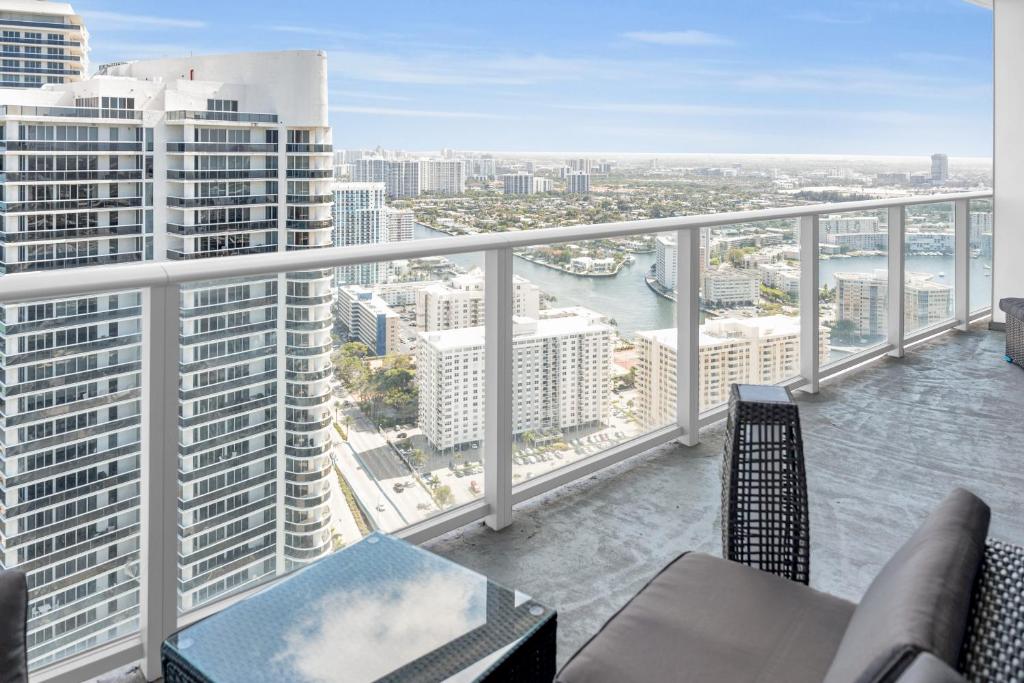 Ventur Luxe Condo - Oceanview - Gym, Beach Access