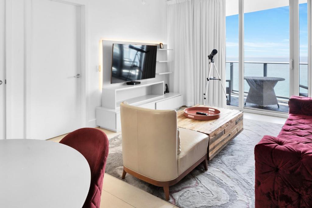 Ventur Luxe Condo - Oceanview - Gym, Beach Access