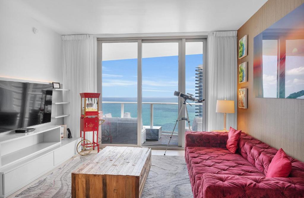 Ventur Luxe Condo - Oceanview - Gym, Beach Access