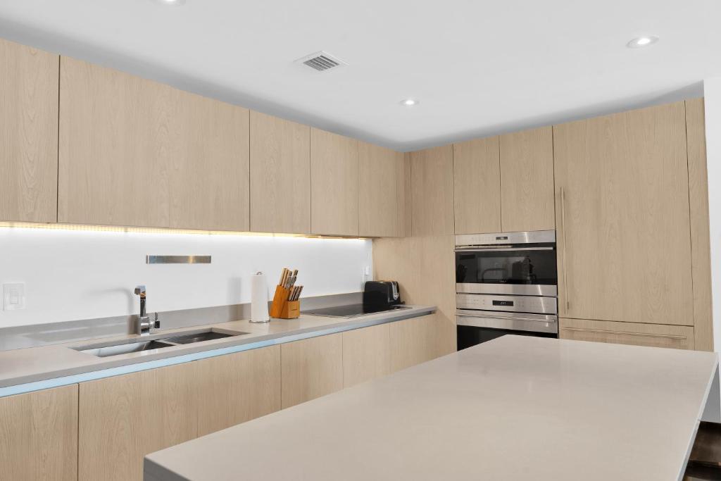 Ventur Luxe Condo - Oceanview - Gym, Beach Access